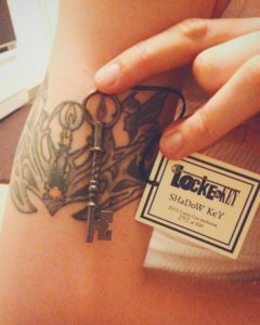 Locke & Key shadow crown tattoo with @SkeltonCrew's shadow key replica! #SkeltonCrew (via Thomas@I_poop_at_work)